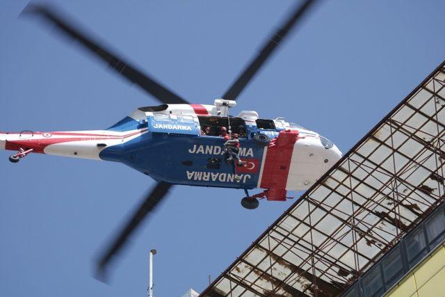 Gerçeği aratmayan helikopterli yaralı kurtarma tatbikatı