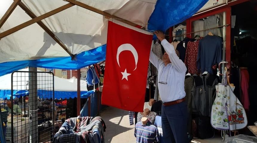 Başkan Özcan’dan bayrak çağrısı