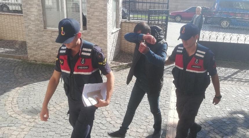 Kubar esrarla yakalanan şahıs adliyeye sevk edildi