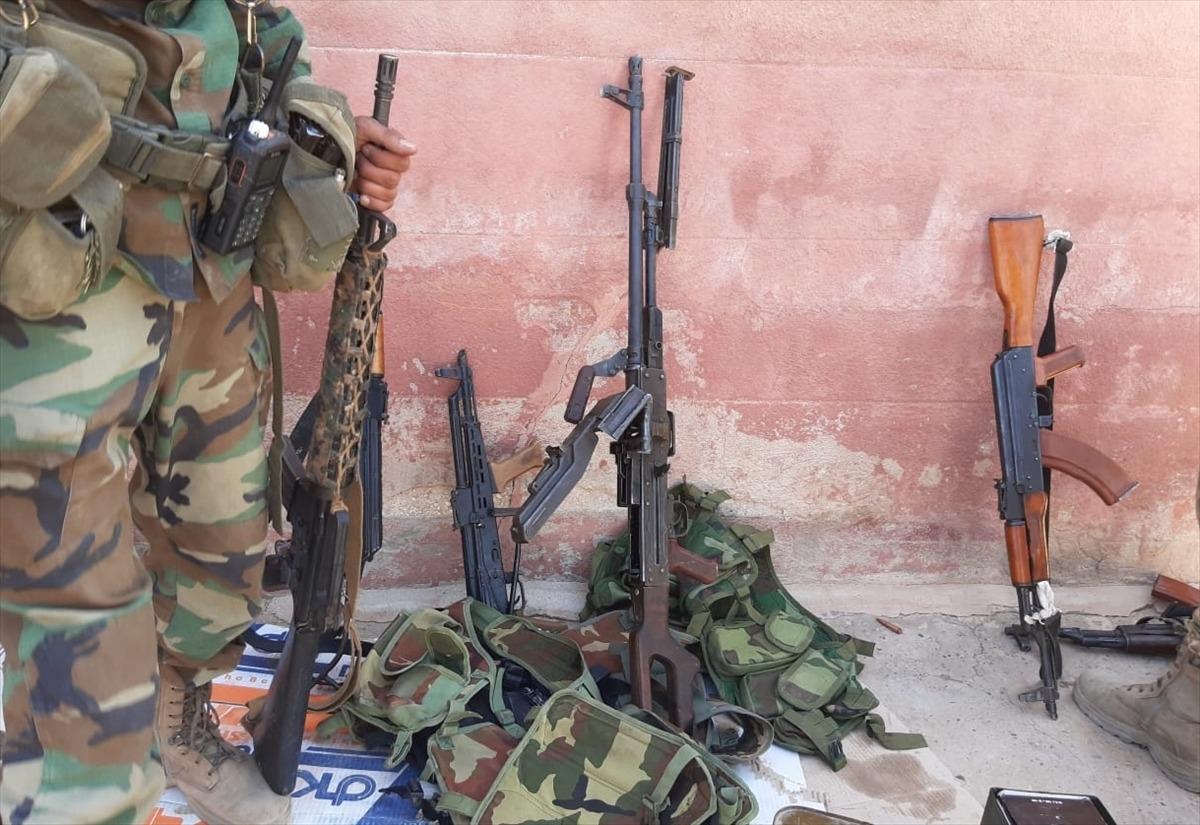 Tel Abyad'da YPG/PKK'lılar silahlarını bırakarak ka&ccedil;tı