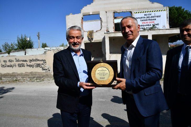 SDÜ-Adliye  Bulvarı’nın önündeki tüm engeller ortadan kalktı G2