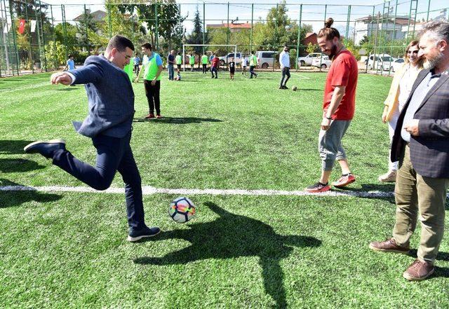 Semt spor sahası törenle hizmete açıldı