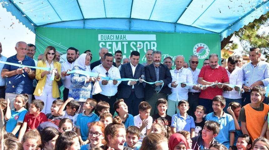 Semt spor sahası t&ouml;renle hizmete a&ccedil;ıldı