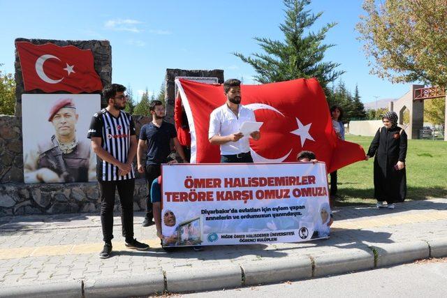 Öğrencilerden Diyarbakır annelerine destek