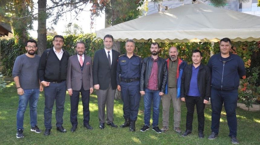 Asayiş muhabirlerinden Mehmet&ccedil;iğe destek