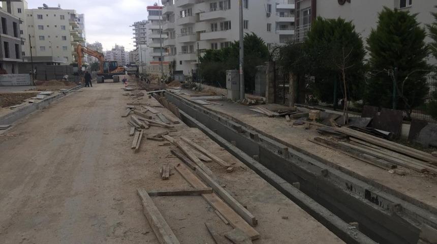 Silifke&rsquo;de yağmur suyu hattı d&ouml;şeme &ccedil;alışmaları s&uuml;r&uuml;yor