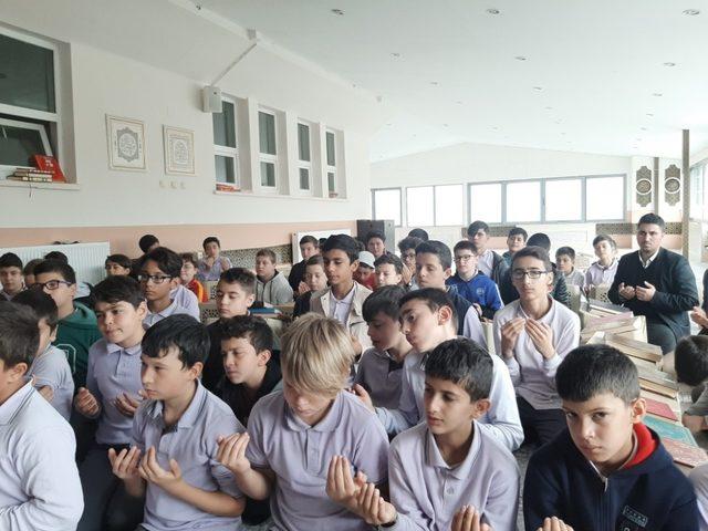 Öğrencilerden askere ’Fetih Sureli’ destek