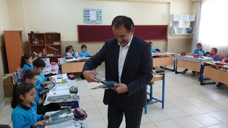 Başkan Şahin’den öğrencilere coğrafya atlası G1