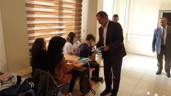 Başkan Şahin’den öğrencilere coğrafya atlası G3