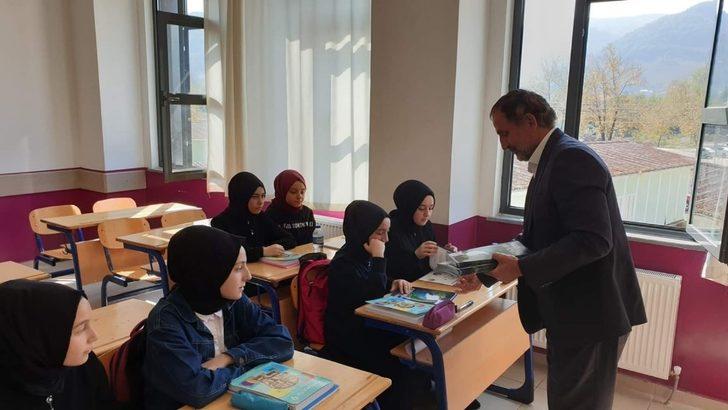 Başkan Şahin’den öğrencilere coğrafya atlası G5