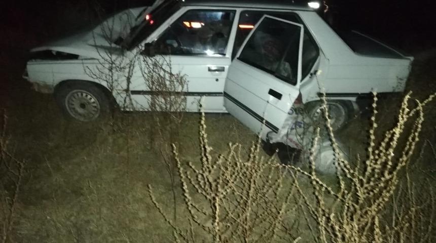 Selendi’de otomobil ile çekici çarpıştı: 2 yaralı