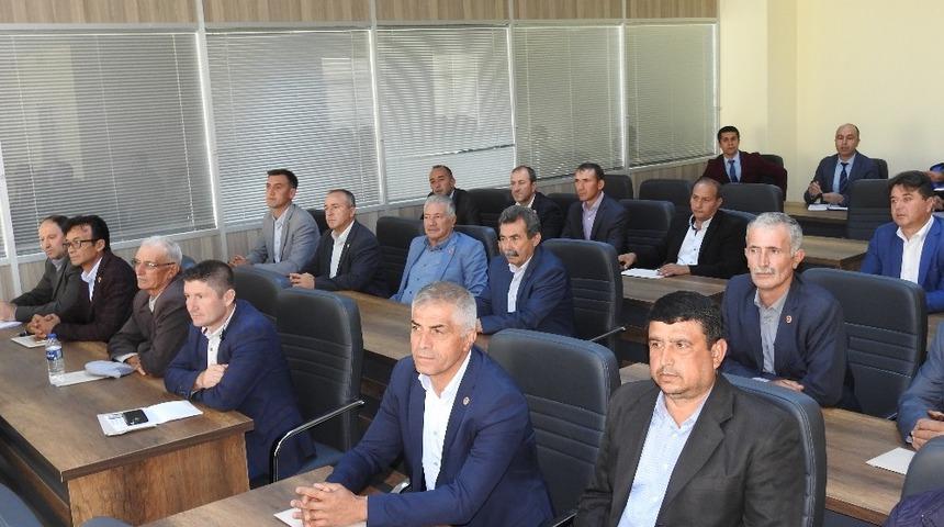 Demirci Kaymakamı Kaya, muhtarlarla buluştu