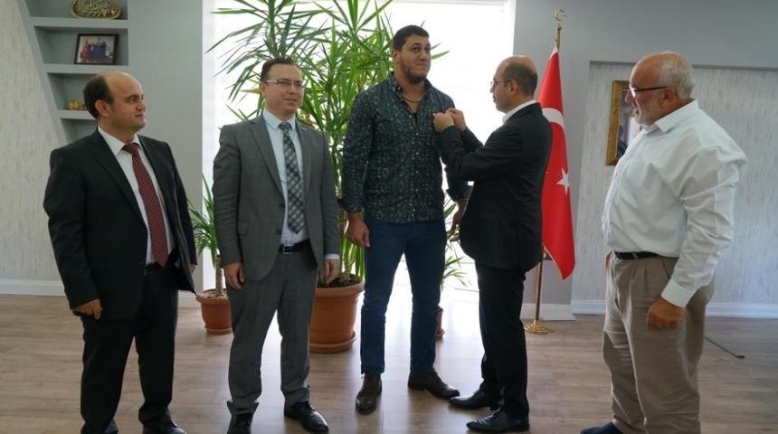 Başkan Kılı&ccedil;&rsquo;tan Terme&rsquo;nin gururuna altın