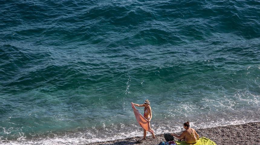 Antalya'da, ekimde deniz keyfi