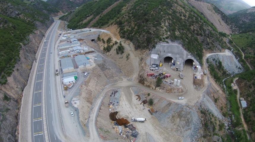 Yeni Zigana T&uuml;neli&rsquo;nde kazı oranı y&uuml;zde 61,5, kaplama betonu imalatı oranı y&uuml;zde 35 seviyesine ulaştı