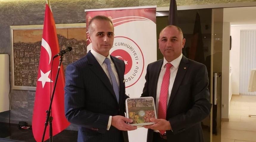 Almanya&rsquo;da Başkonsoloslara Manisa &uuml;z&uuml;m&uuml;