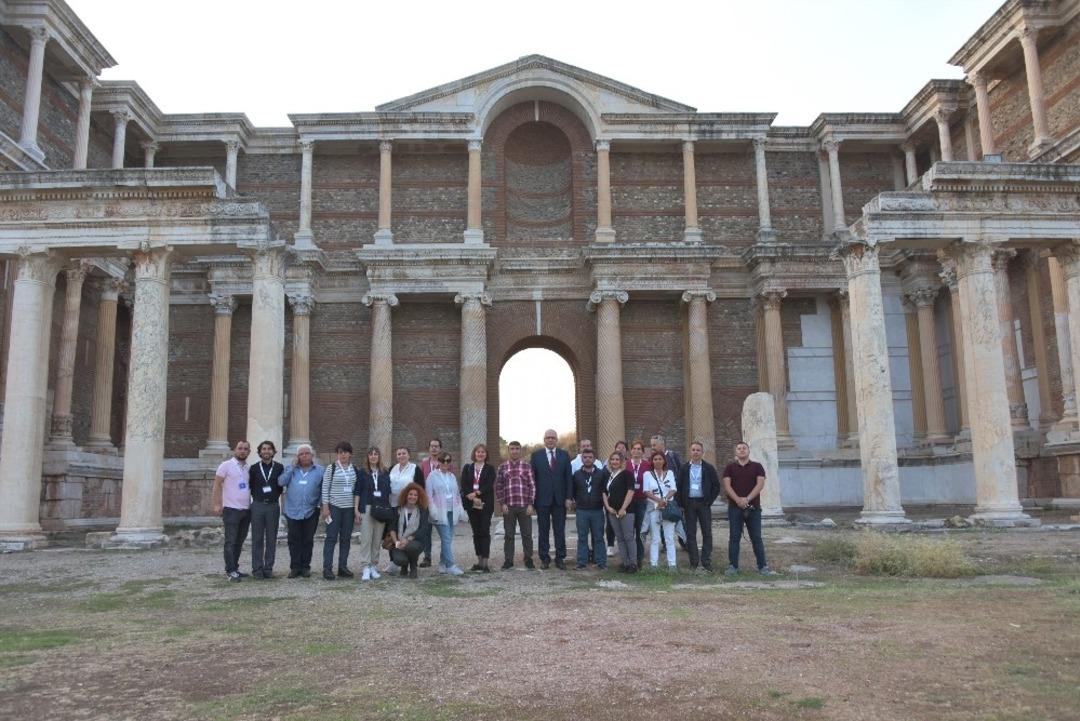 Turizme y&ouml;n veren acentelerden Salihli&rsquo;ye tam not