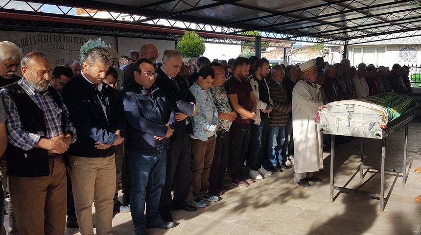 Eşinin bı&ccedil;aklayarak &ouml;ld&uuml;rd&uuml;ğ&uuml; Işıl, toprağa verildi