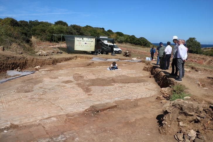 Kaçak kazıda bulunan mozaik gün ışığına çıkarılıyor G5