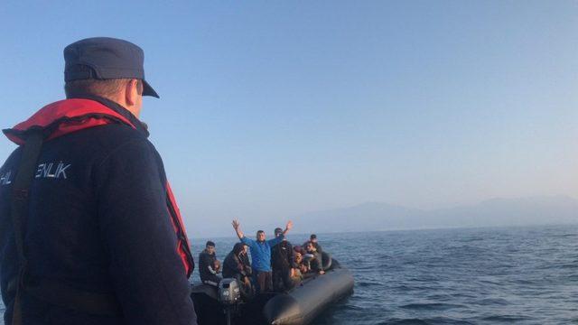 Kuşadası Körfezi’nde 40’ı çocuk 81 göçmen yakalandı