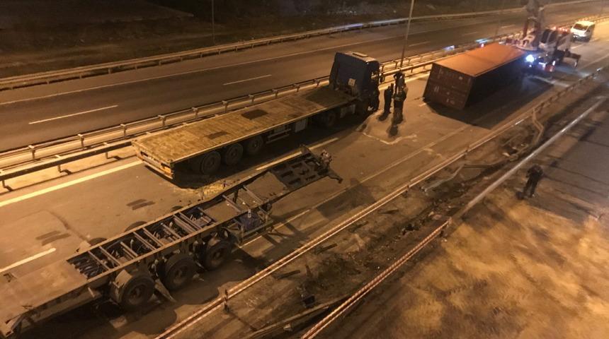 Beylikd&uuml;z&uuml;&rsquo;nde TIR devrildi