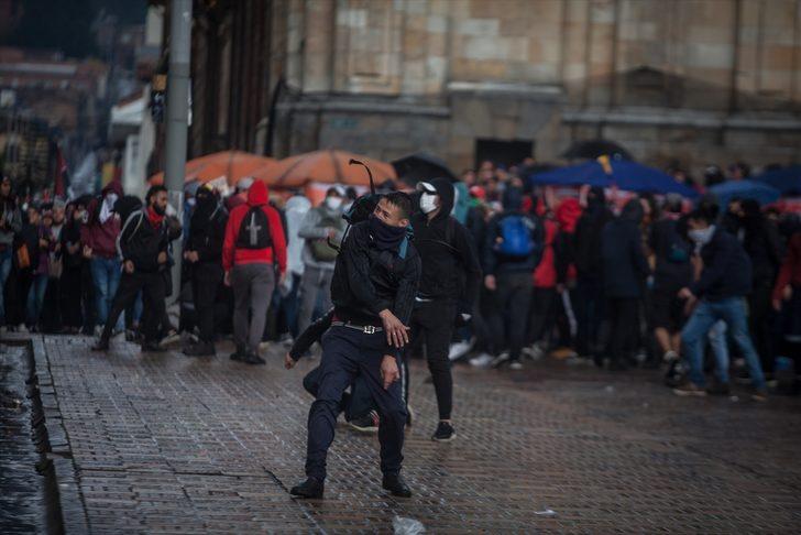 Kolombiya’daki öğrenci protestolarında ortalık savaş alanına döndü G5