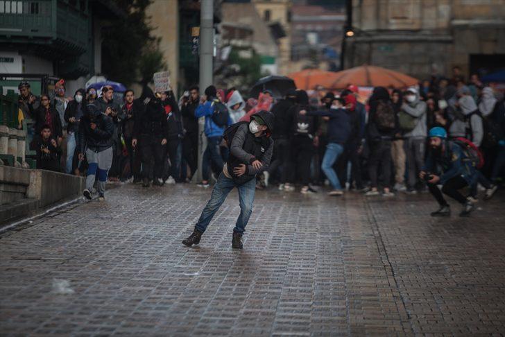 Kolombiya’daki öğrenci protestolarında ortalık savaş alanına döndü G2