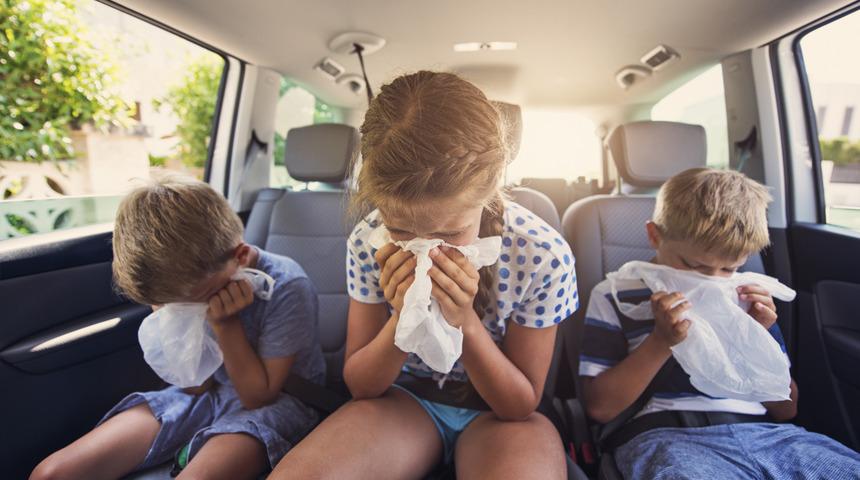 Araç tutması yaşayan çocuk migren hastası adayı