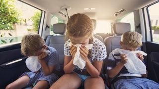 Araç tutması yaşayan çocuk migren hastası adayı