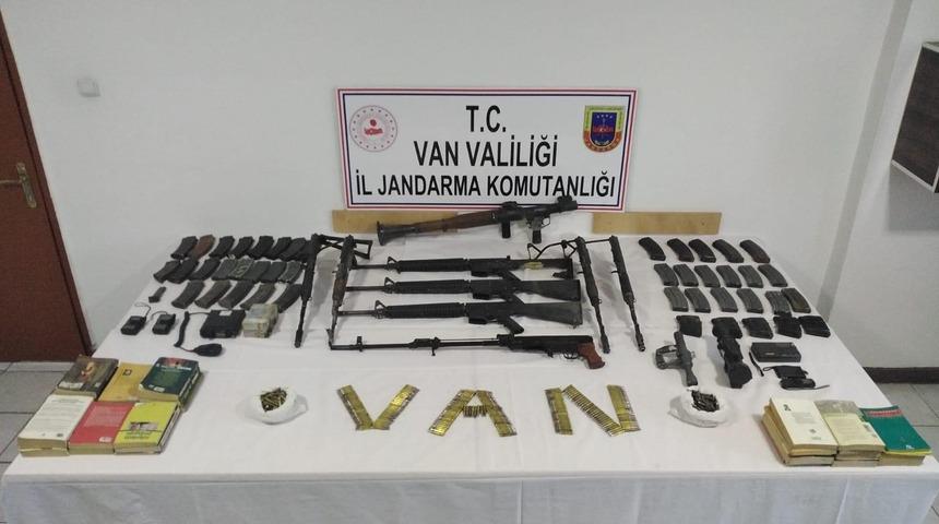 Van'da terör örgütü PKK'ya ağır darbe! 8 terörist etkisiz hale getirildi