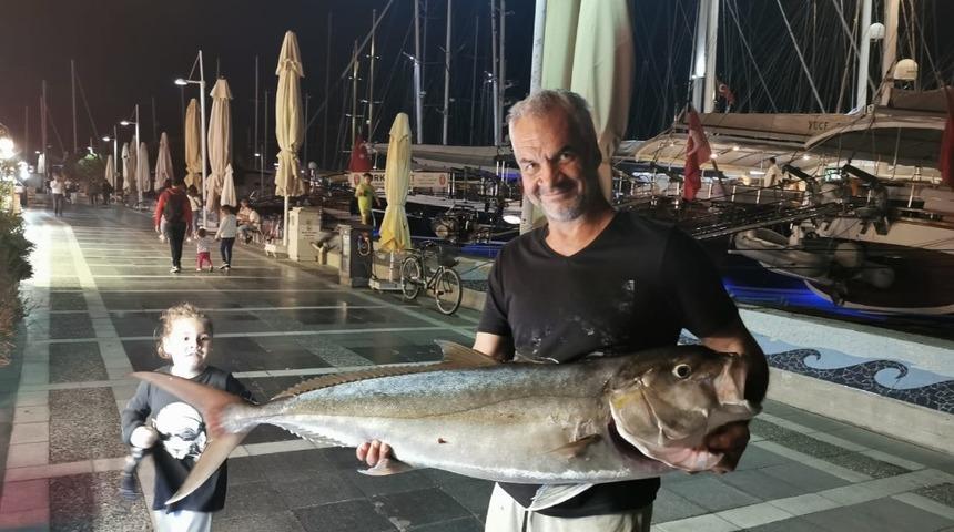 Marmaris’te 30 kiloluk Akya balığı görenleri şaşırttı