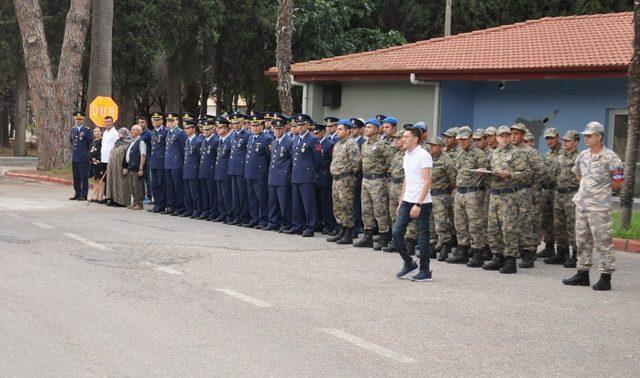 Afrin Gazisi Yunus Emre Işık’a rozet