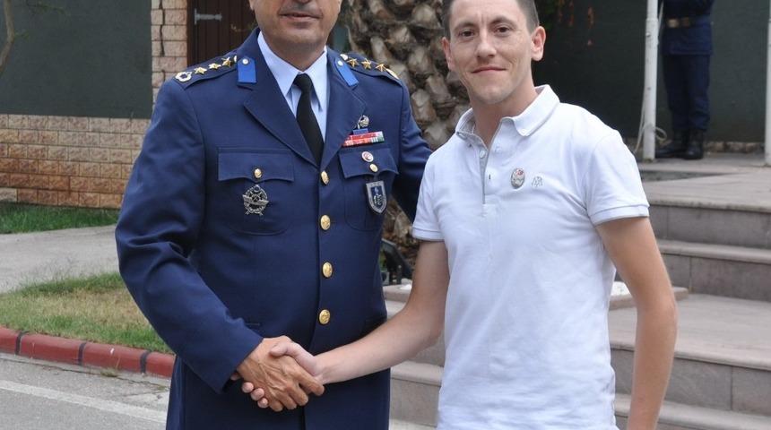 Afrin Gazisi Yunus Emre Işık&rsquo;a rozet