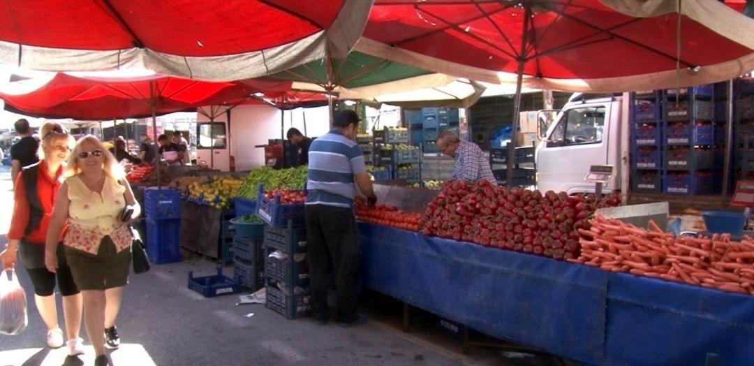 Havaların mevsim normallerinin &uuml;zerinde olması pazarcıların y&uuml;z&uuml;n&uuml; g&uuml;ld&uuml;r&uuml;yor