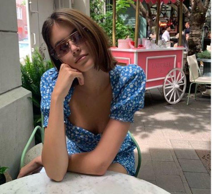 Cindy Crawford'un kızı Kaia Gerber güzelliğiyle büyülüyor G2
