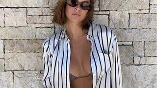 Cindy Crawford'un kızı Kaia Gerber güzelliğiyle büyülüyor