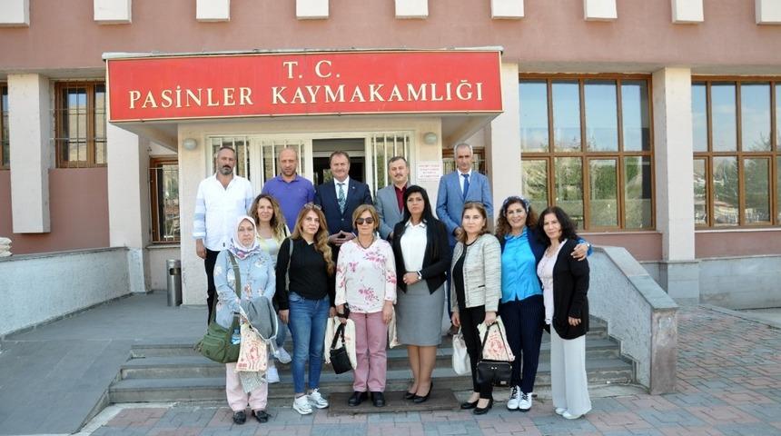 Dadaş Kızı Taliha Hanım ve ekibinden &ouml;ğrencilere eğitim yardımı