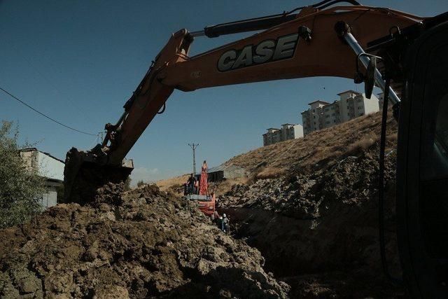 VASKİ ekibinden kanalizasyon çalışması