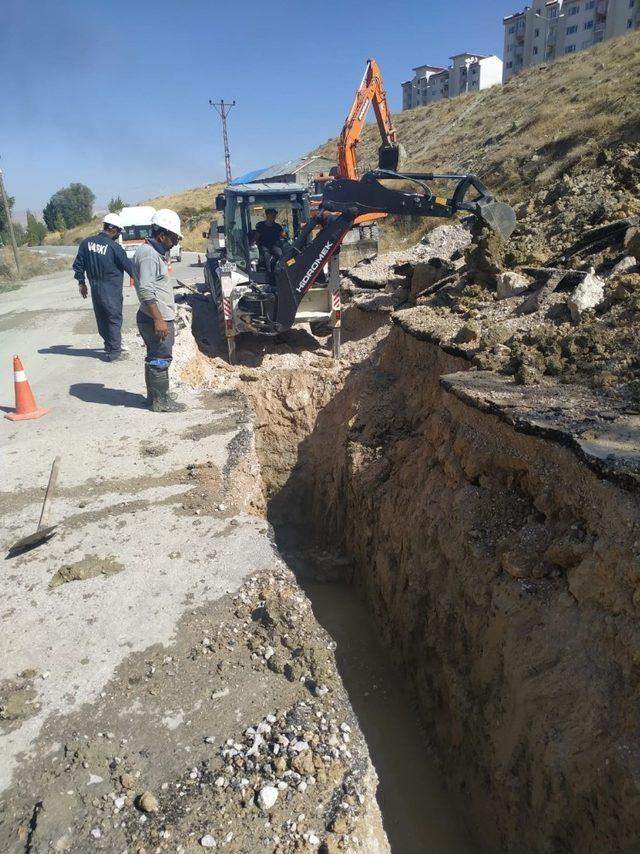 VASKİ ekibinden kanalizasyon çalışması