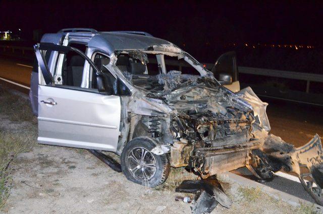 Lastik patladı sandı, hafif ticari aracın çarptığı ortaya çıktı