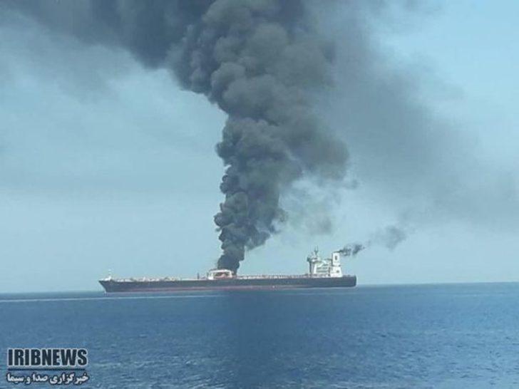 İran’a ait tanker, iki roket ile vuruldu