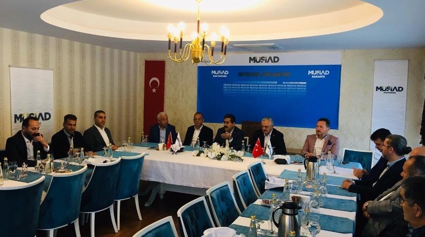 M&Uuml;SİAD Karab&uuml;k Şubesi, Kastamonu Ahşap fuarını ziyaret etti