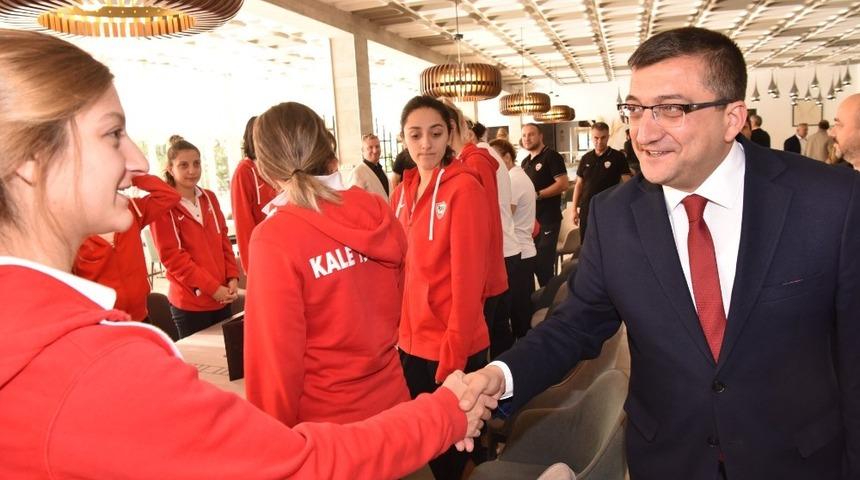 Başkan B&uuml;lent &Ouml;z, Kale 1957 Spor&rsquo;u ziyaret etti