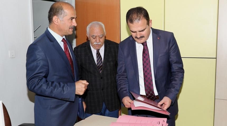 Vali Akbıyık&rsquo;tan SGK M&uuml;d&uuml;r&uuml; Polat&rsquo;a ziyaret