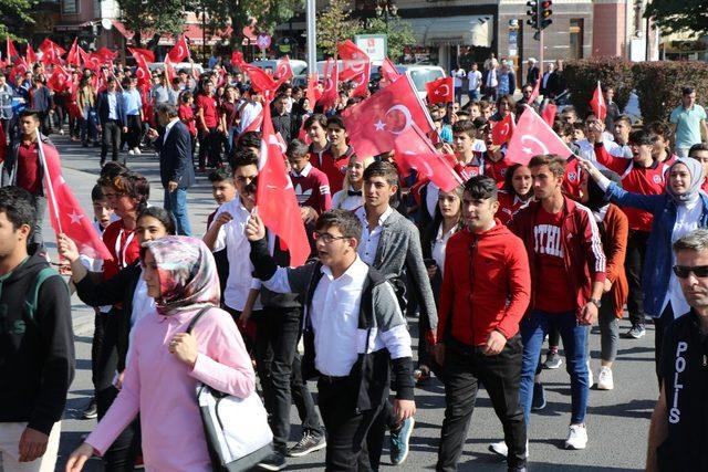 Öğrencilerden, Barış Pınarı Harekatı’na destek yürüyüşü