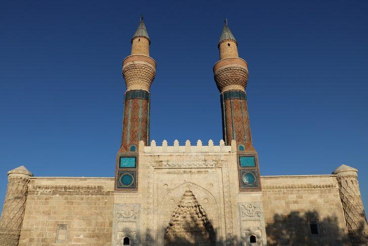 748 yıllık Gök Medrese müzeye dönüştürülüyor G4