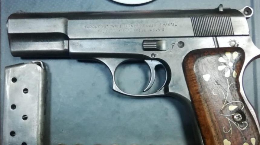 Şüpheli şahıslardan silah ele geçirildi