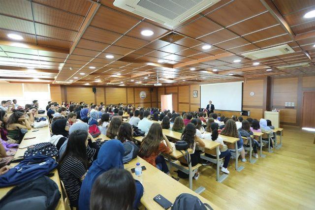 Yeni hekim adaylarına ilk ders rektörden