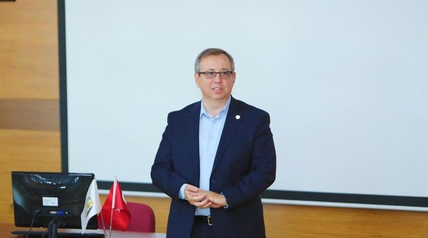 Yeni hekim adaylarına ilk ders rekt&ouml;rden