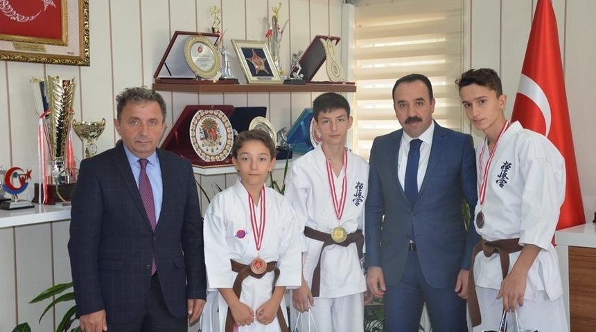 Şampiyon karatecilerden Yıldız&rsquo;a ziyaret